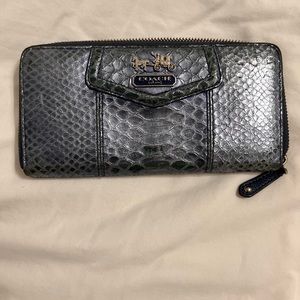 Uses Authentic Coach Wallet